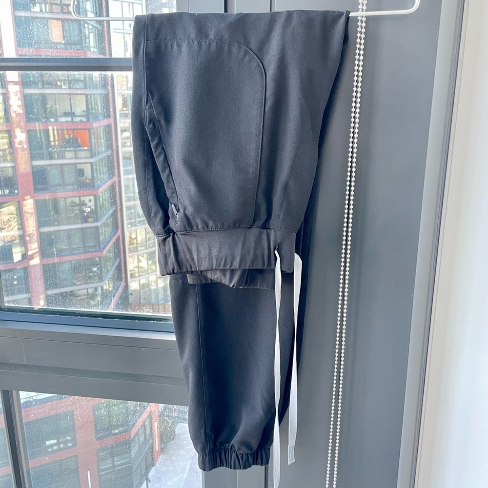 FIGS Black Jogger Scrub Bottoms
